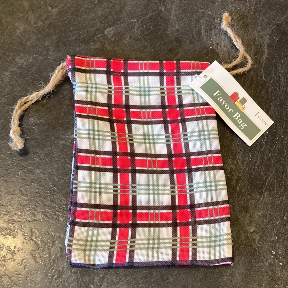 25 Favor Gift Drawstring Party bags - red green black plaid - NWT